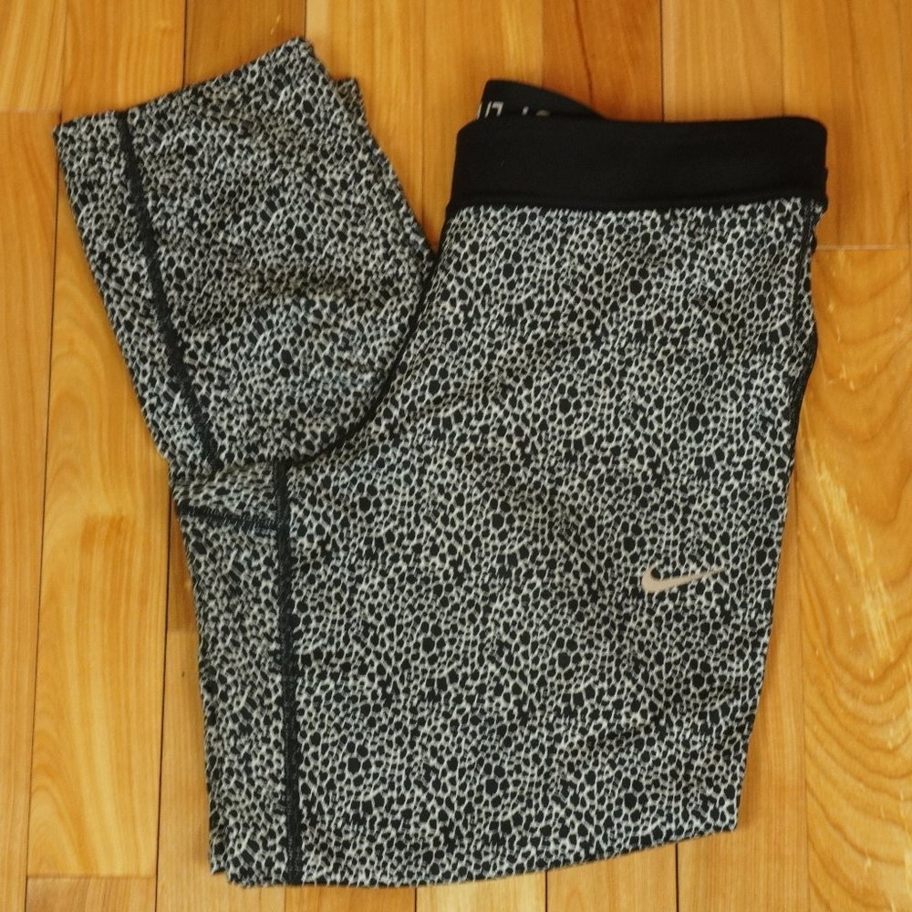 Nike Dri-Fit Animal Print Black and White Cropped‎ Leggings Size Medium